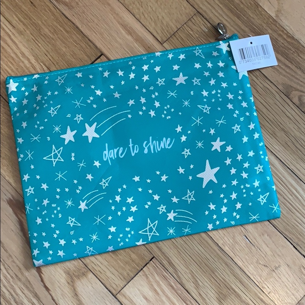 NWT Thrive Causemetics Makeup Bag